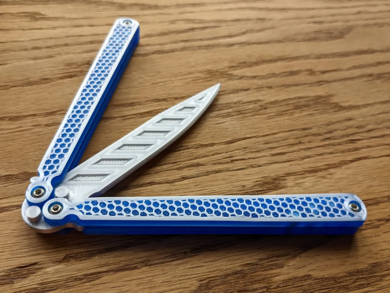 Trainer Balisong (Aka Butterfly Knife) Von Eclsnowman for 3D Printable Butterfly Knife